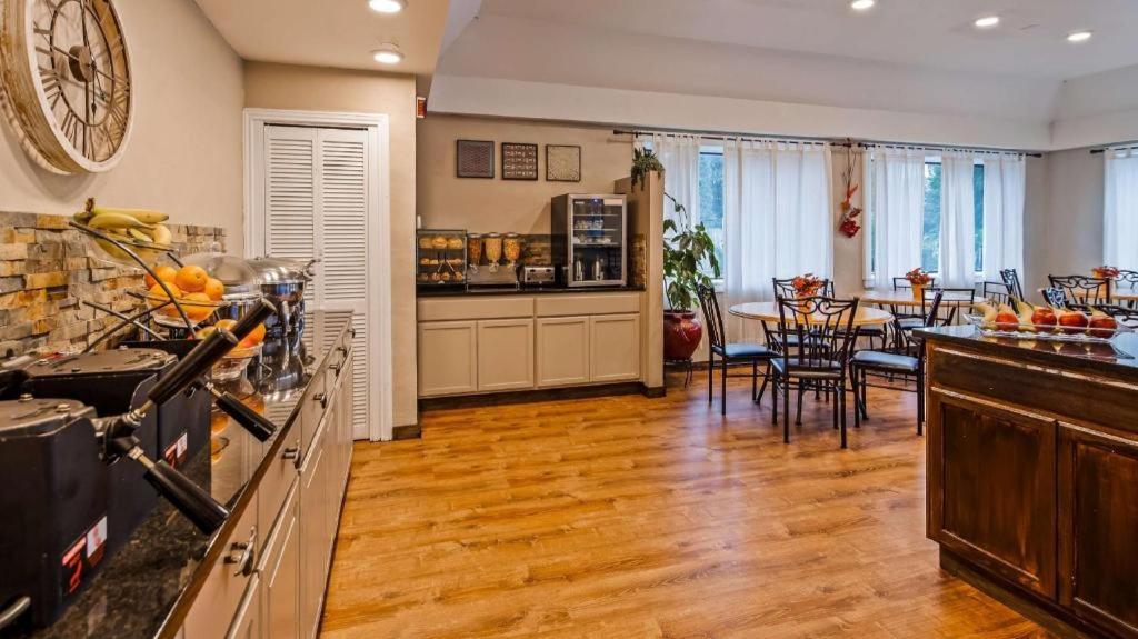Best Western Johnson City Inn Экстерьер фото